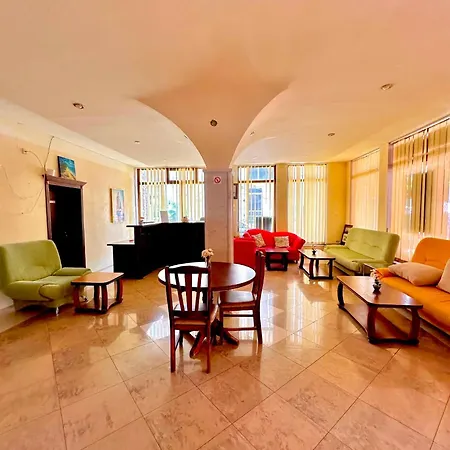 Victoria Aparthotel *
